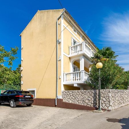 Beautiful Apartment In Omisalj With Kitchen Exteriör bild